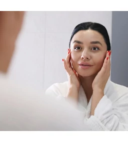 Téli bőrvédelem belülről és kívülről: Táplálék-kiegészítők és bőrápolási tippek